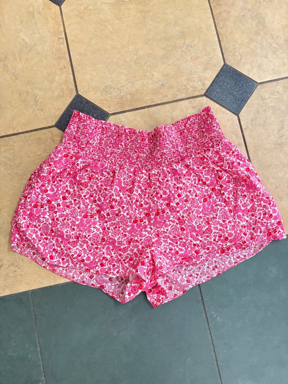 Vineyard Vines Pink Smocked Shorts XXL